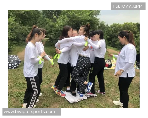 霍勒迪带队组织团建活动赛后与队友们共赏孟菲斯电影之夜 霍勒迪带队组织团建活动赛后与队友们共赏孟菲斯电影之夜